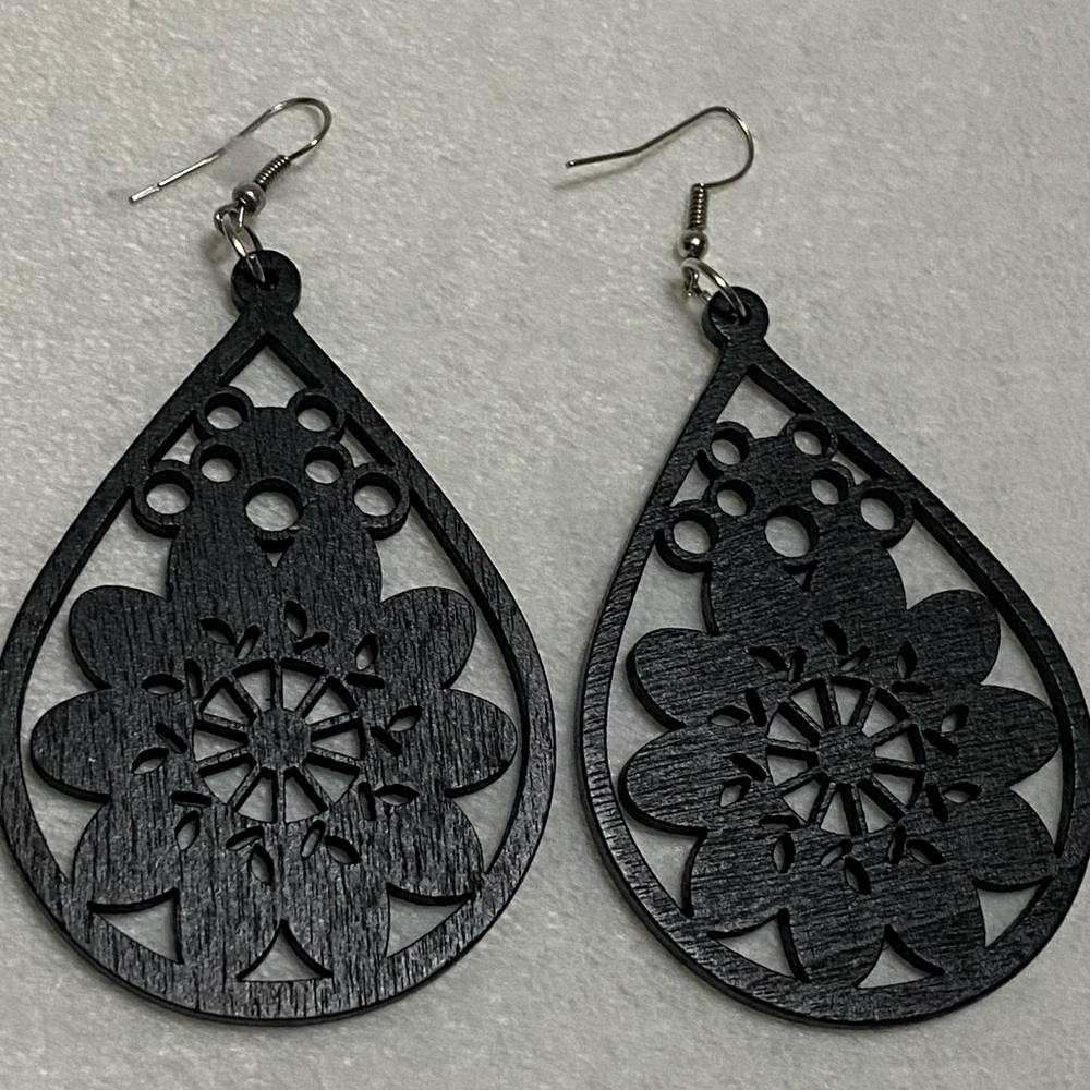 🪵Elegant Black Teardrop  wooden earrings🪵